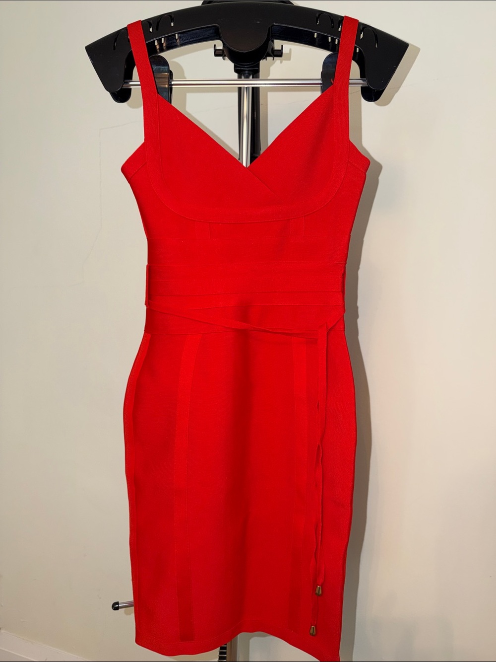 Bella Barnett Red Sleeveless V-Neck Bodycon Dress